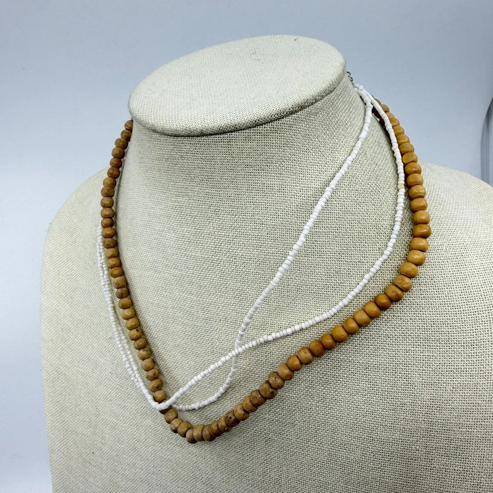 Unbranded necklace features